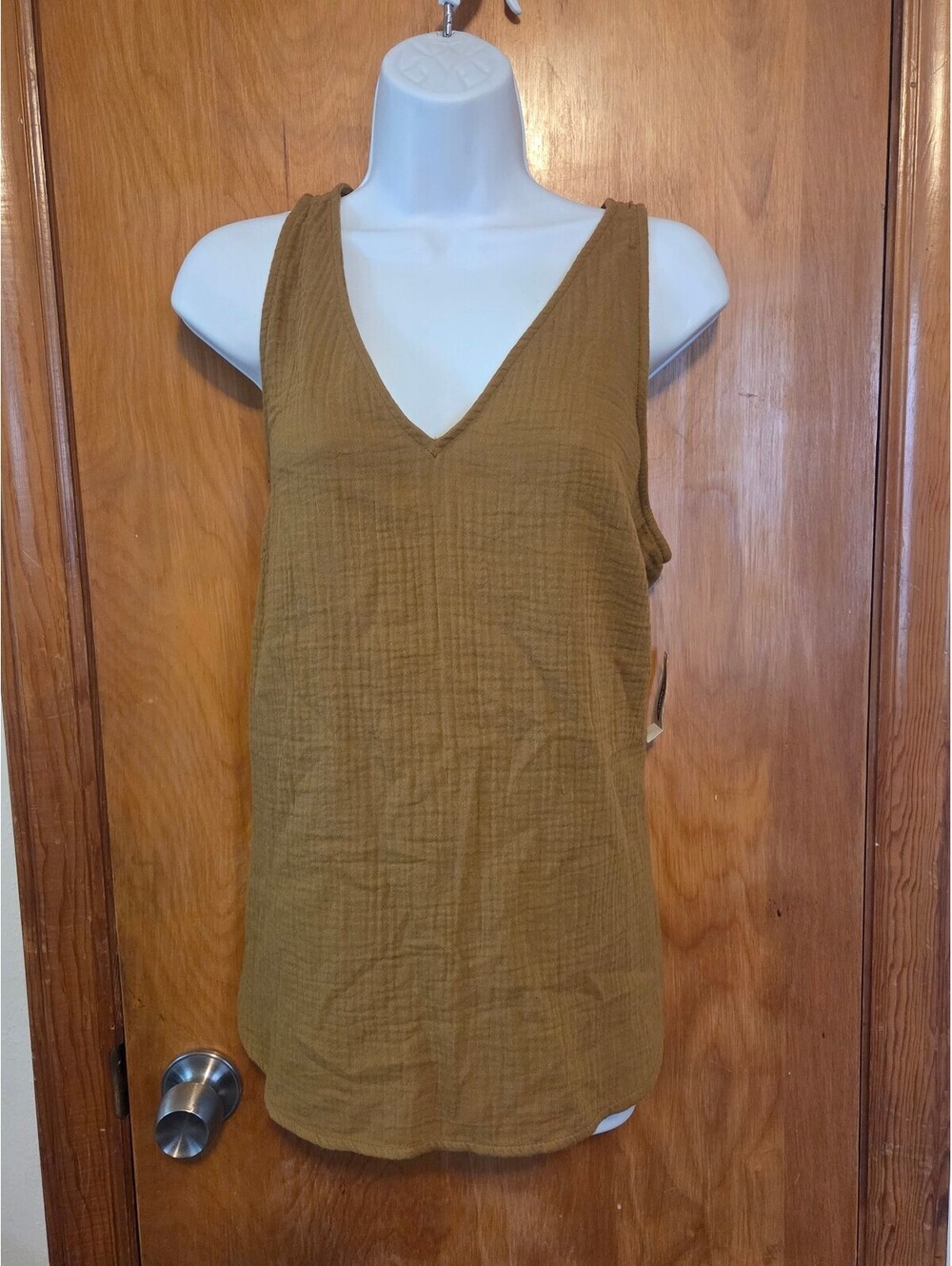 Old Navy Mustard Gauze Sleeveless V Neck Tank Top Size L NWT